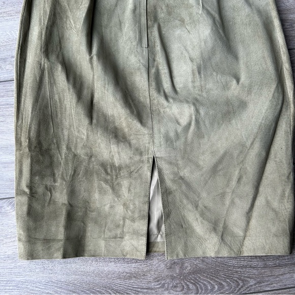 Vintage  Danier Sage Suede Leather Pleated Knee Length Skirt Made in Canada - Picture 10 of 12